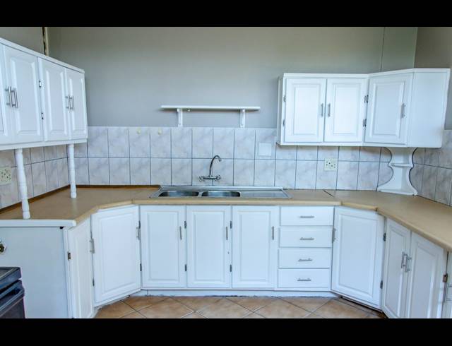 3 BEDROOM FLAT SOLD IN KILNER PARK